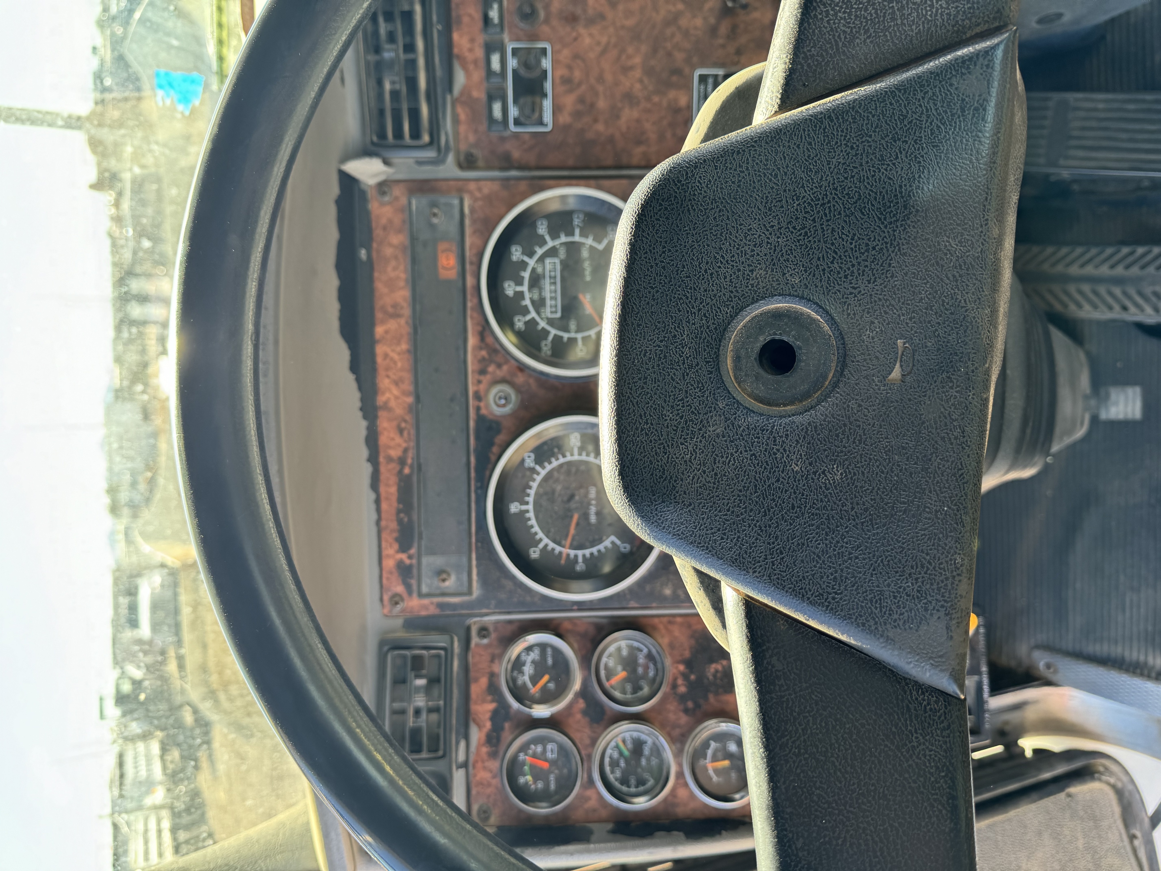 2003 KENWORTH T300 - Image 24